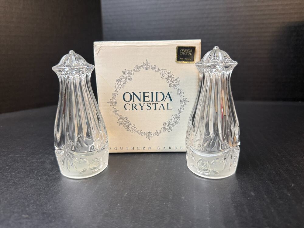 Vintage Oneida Southern Garden Crystal Salt & Pepper 4" Shakers 1992